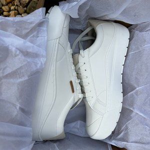 Dr Scholl's New in box Sneakers